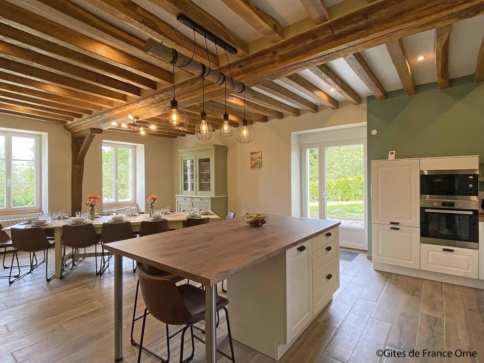Gîte charmant pour 13 pers avec babyfoot et cheminée - FR-1-497-209 House in Normandy