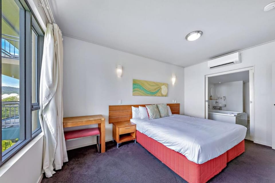 Sea Whisper on Airlie Apartment in Airlie Beach
