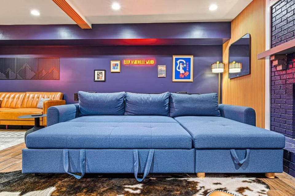 Wooded Oasis, HotTub, Sauna, GameRoom, 15min 2 AVL House in Buncombe County