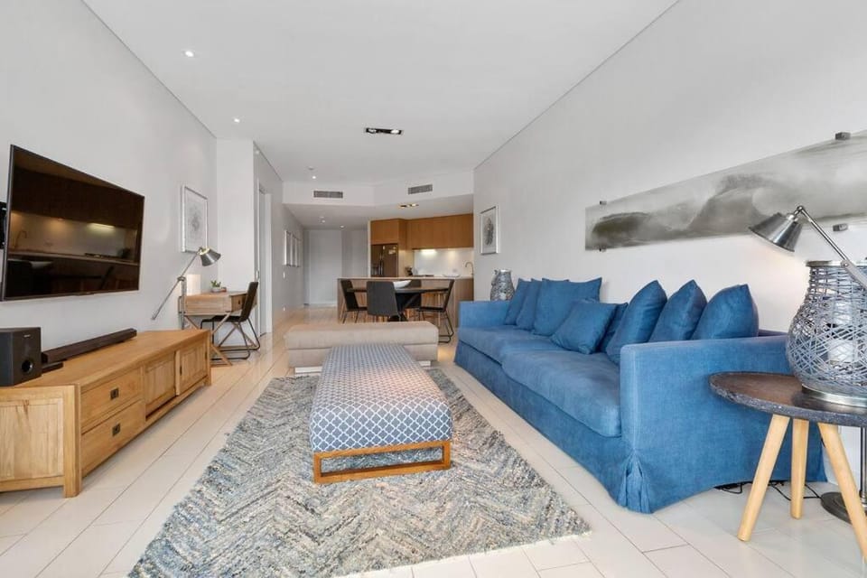 TV and multimedia, Kitchen or kitchenette, Living room, Seating area