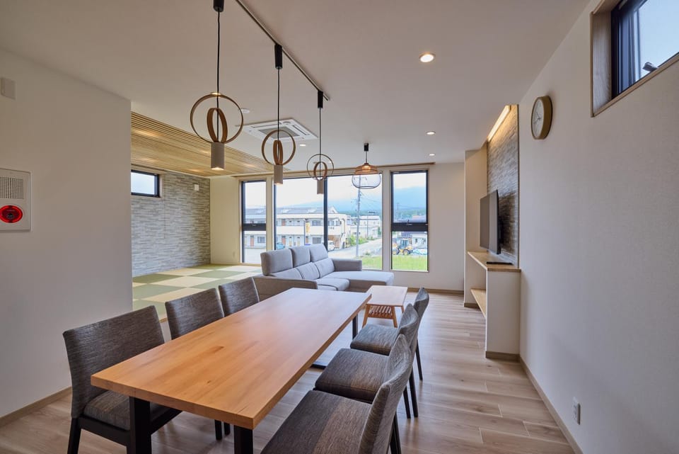 TV and multimedia, Living room, Dining area