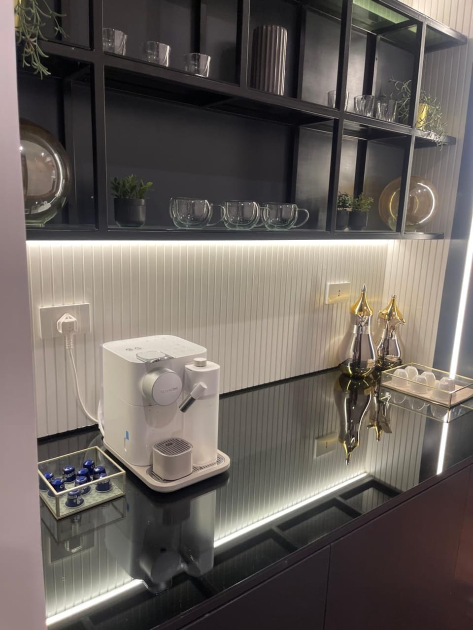 Coffee/tea facilities, Lounge or bar, minibar