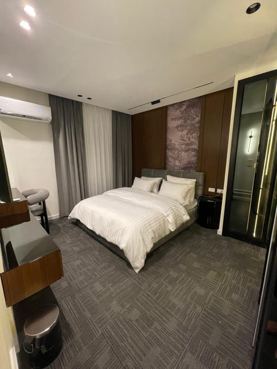 Bed, Photo of the whole room, Bedroom