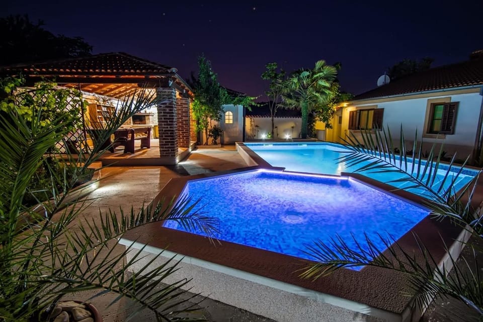 Swimming pool, Swimming pool