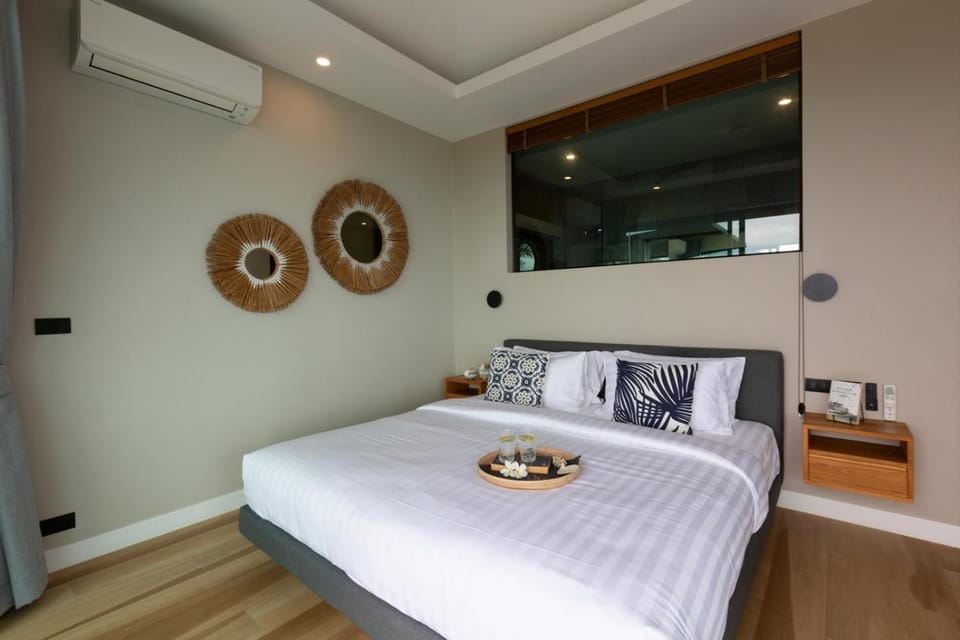 Bedroom, towels, air conditioner