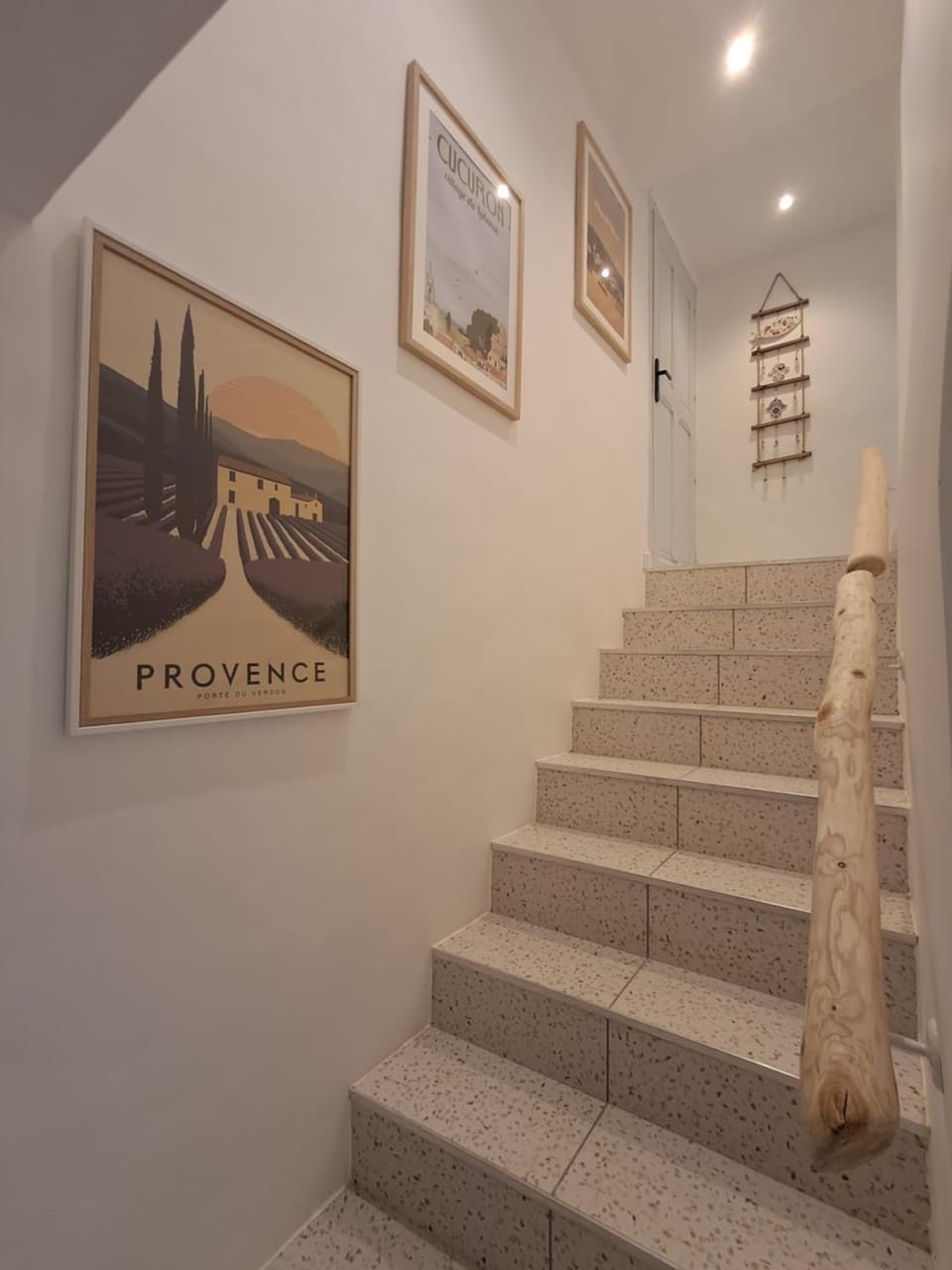 Appartement climatisé avec terrasse et vue sur le Luberon Apartment in Provence-Alpes-Côte d'Azur