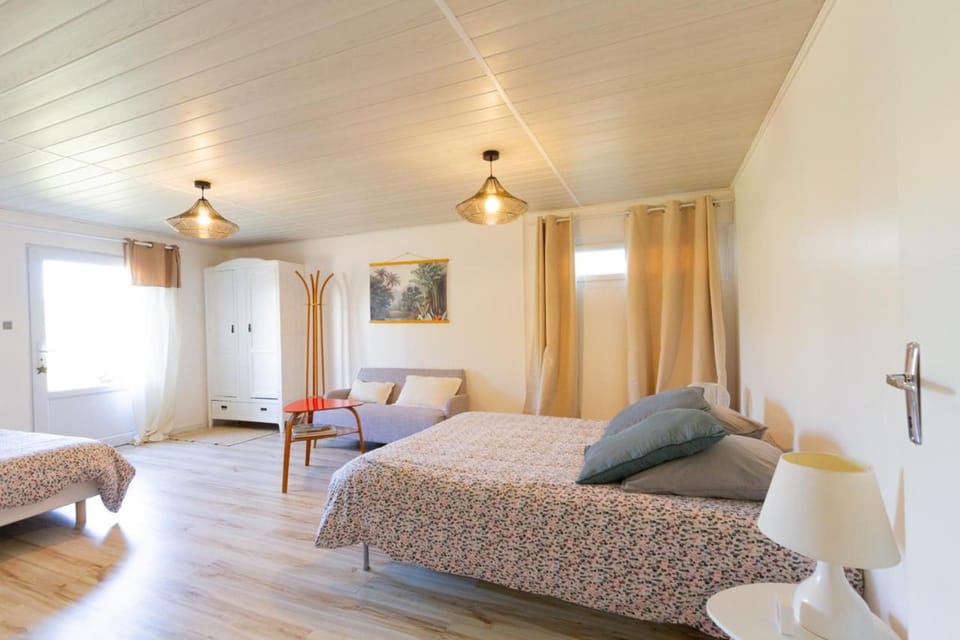 Property building, Bed, Photo of the whole room, Bedroom