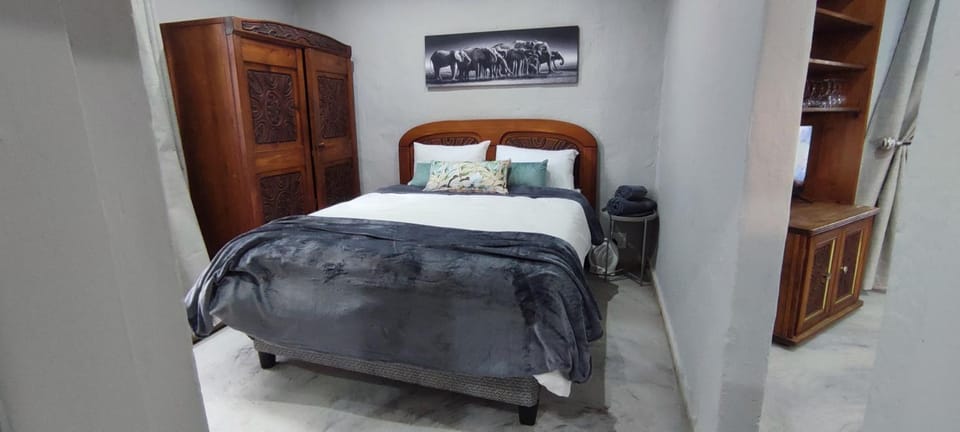 Photo of the whole room, Decorative detail, Bedroom