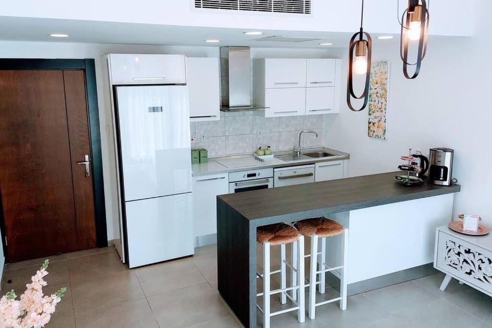 Coffee/tea facilities, Kitchen or kitchenette, Dining area