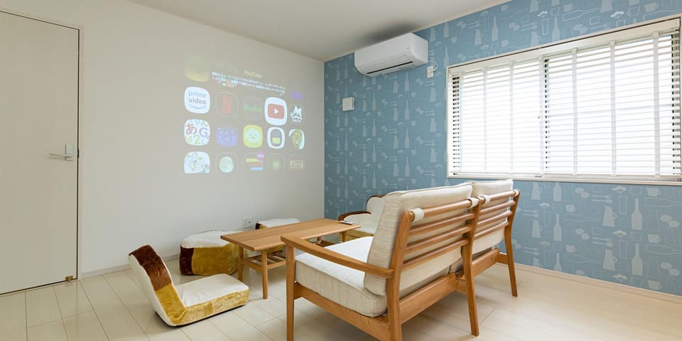 TV and multimedia, Seating area, Dining area