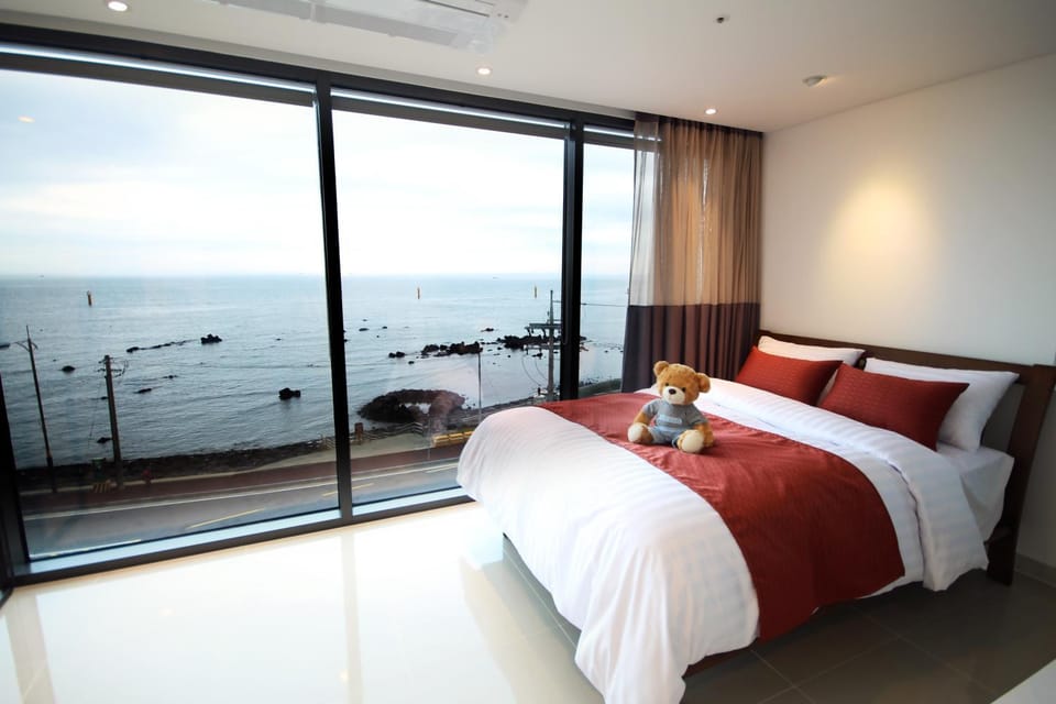 Day, Photo of the whole room