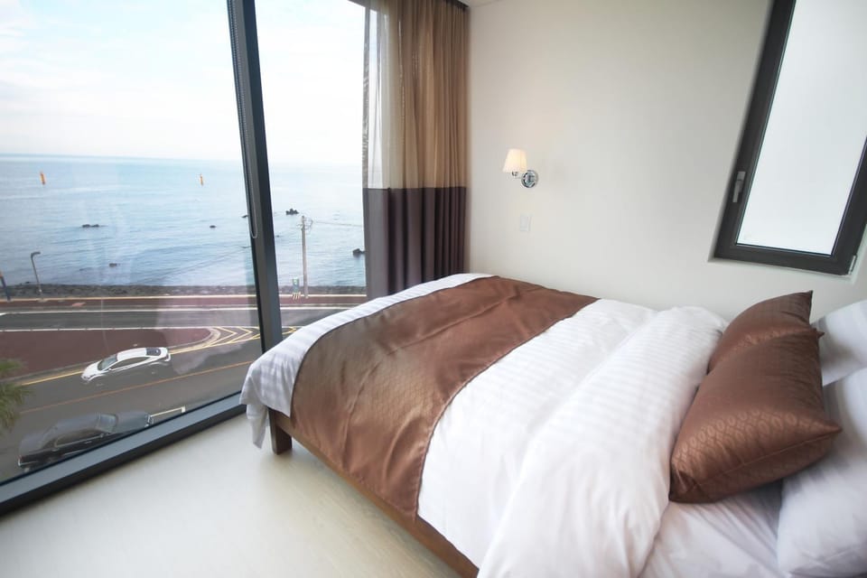 Bed, Day, Sea view