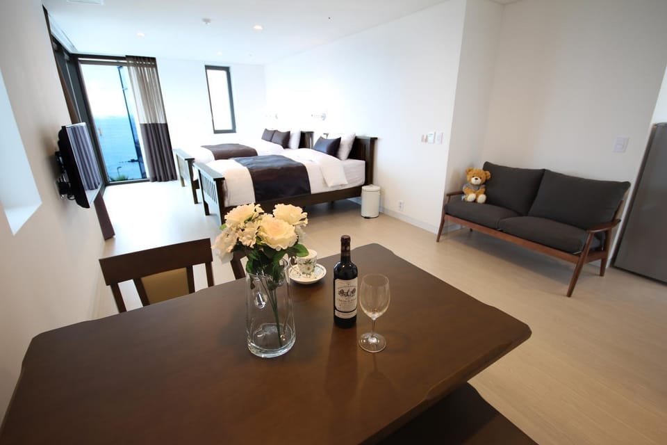 Day, Photo of the whole room