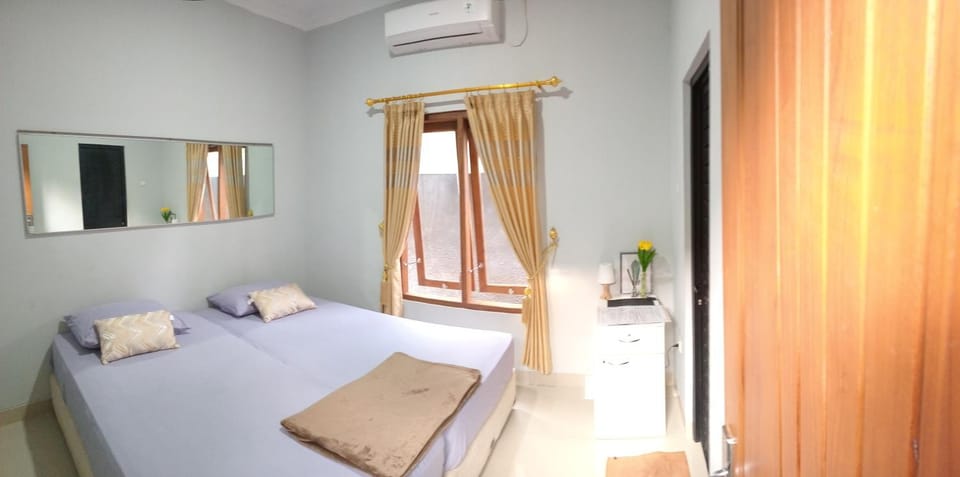 Bed, Photo of the whole room, Bedroom, air conditioner