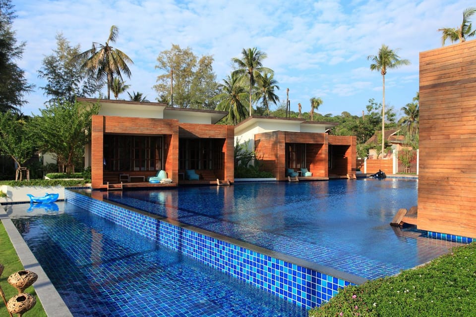 Facade/entrance, Day, Balcony/Terrace, Pool view, Swimming pool