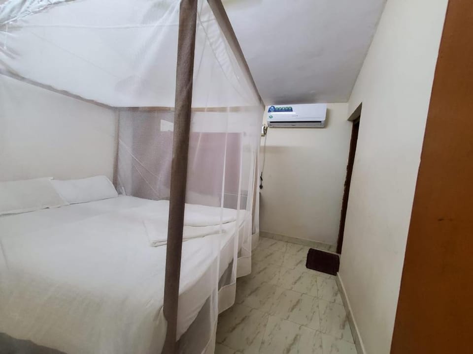 Photo of the whole room, air conditioner