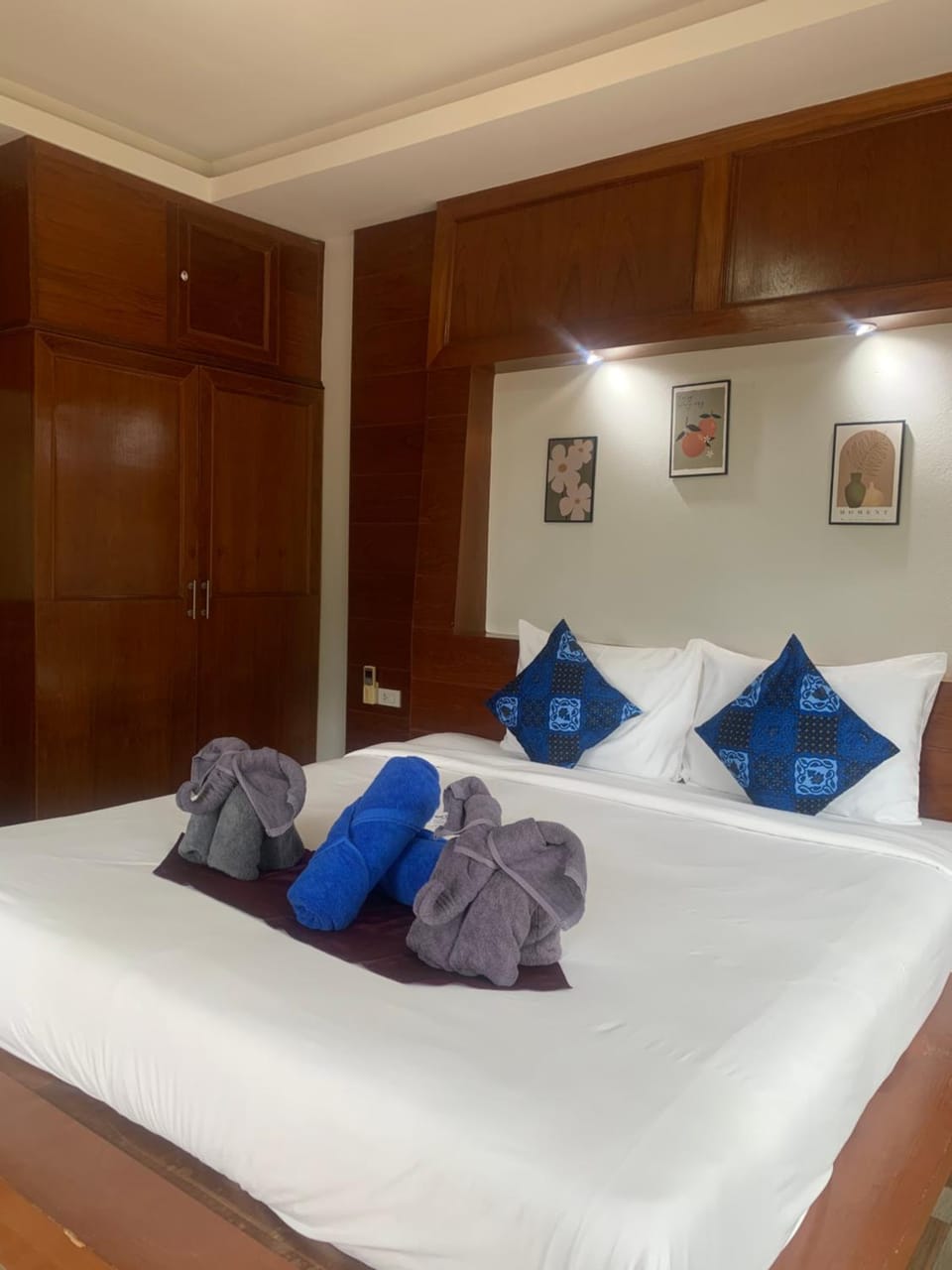 Bed, Photo of the whole room, Bedroom, towels, wardrobe