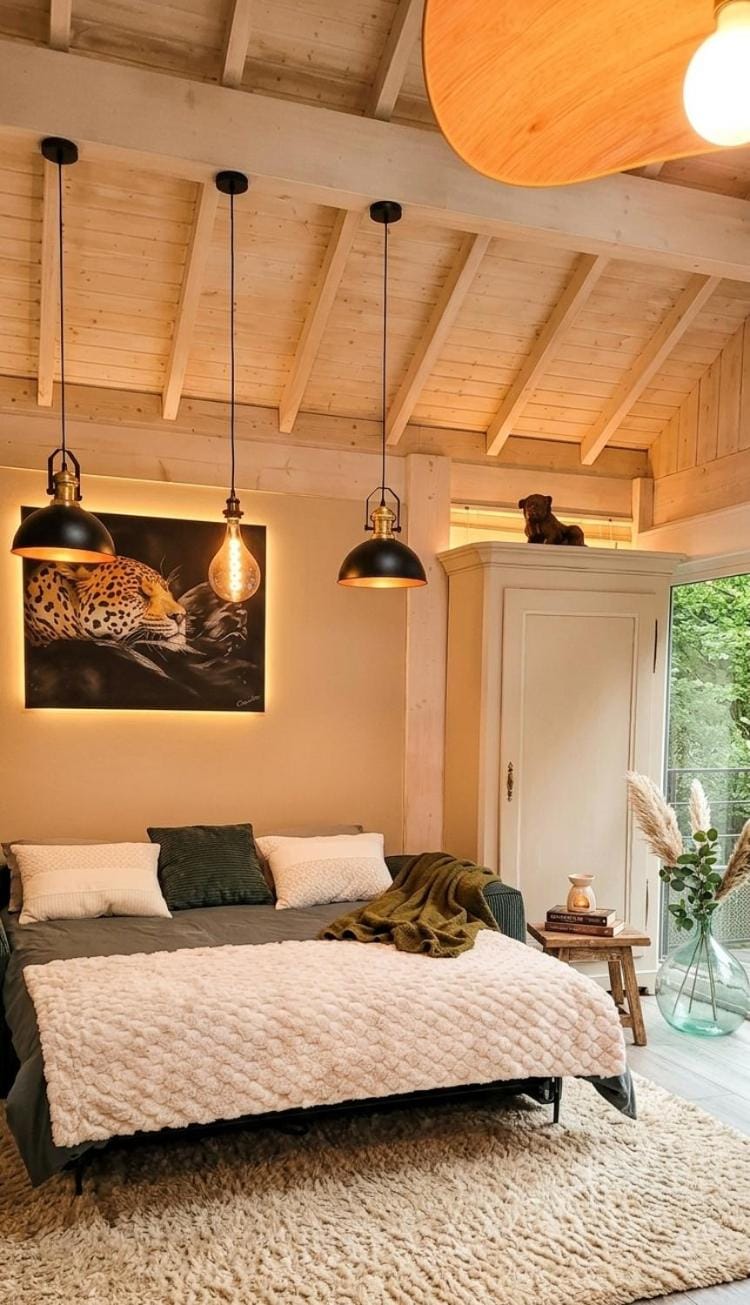 Bed, Seating area, Bedroom