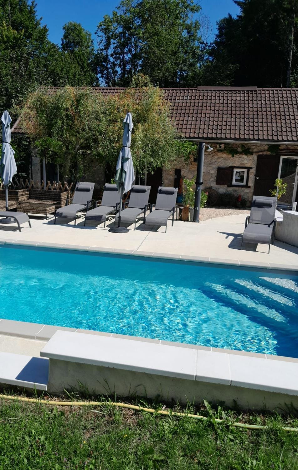 Swimming pool, sunbed