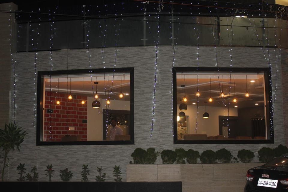 Facade/entrance, Night