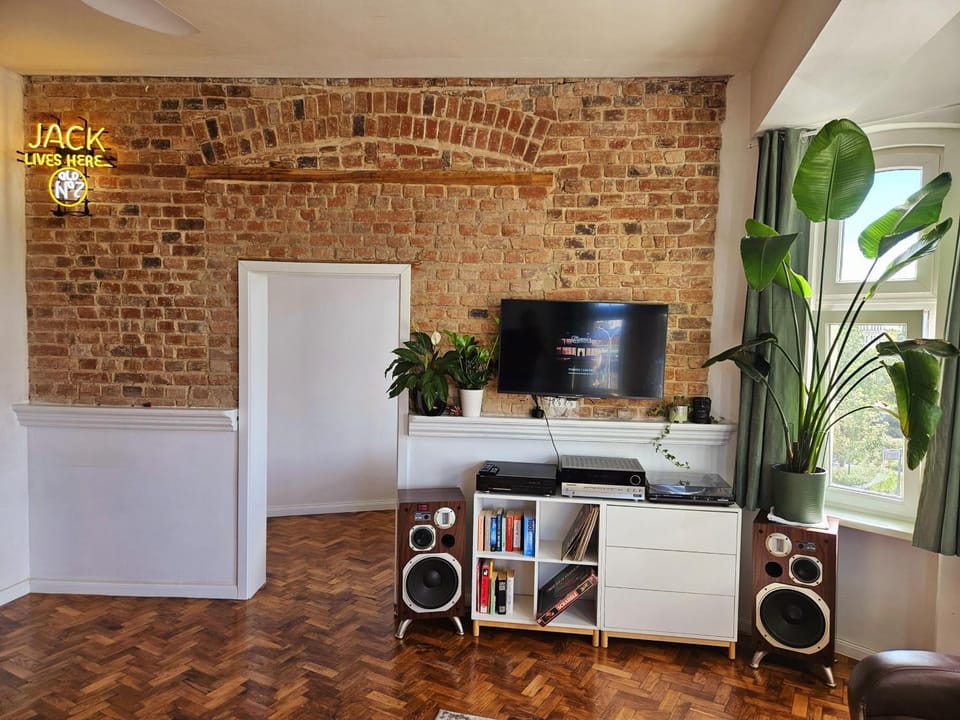 Communal lounge/ TV room, TV and multimedia, Living room, Evening entertainment, Entertainment