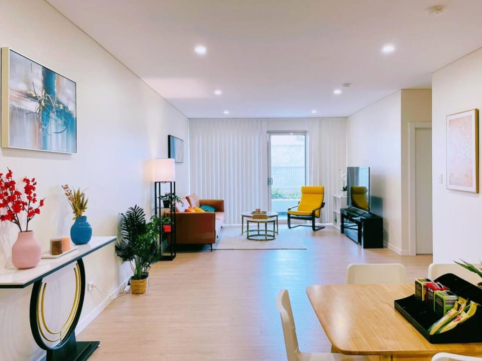 2Br Apt near Airpot Bay City with Parking Apartment in Mascot