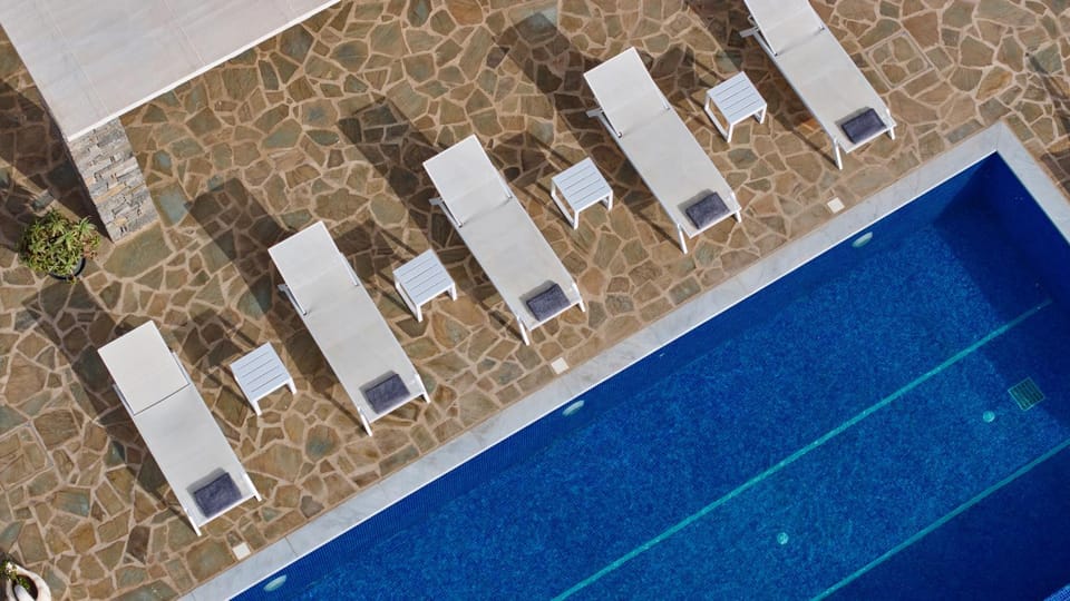 Patio, Pool view, Swimming pool, sunbed