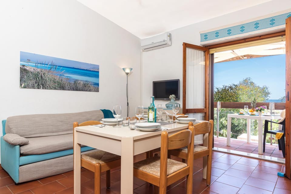 Living room, Dining area