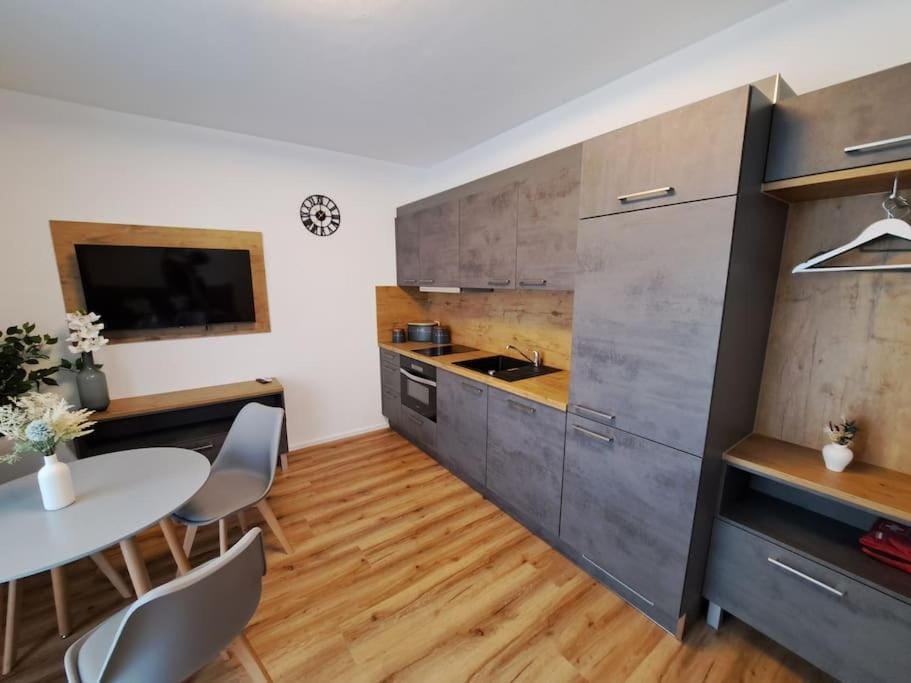 Kitchen or kitchenette, Dining area, dishwasher, oven, stove
