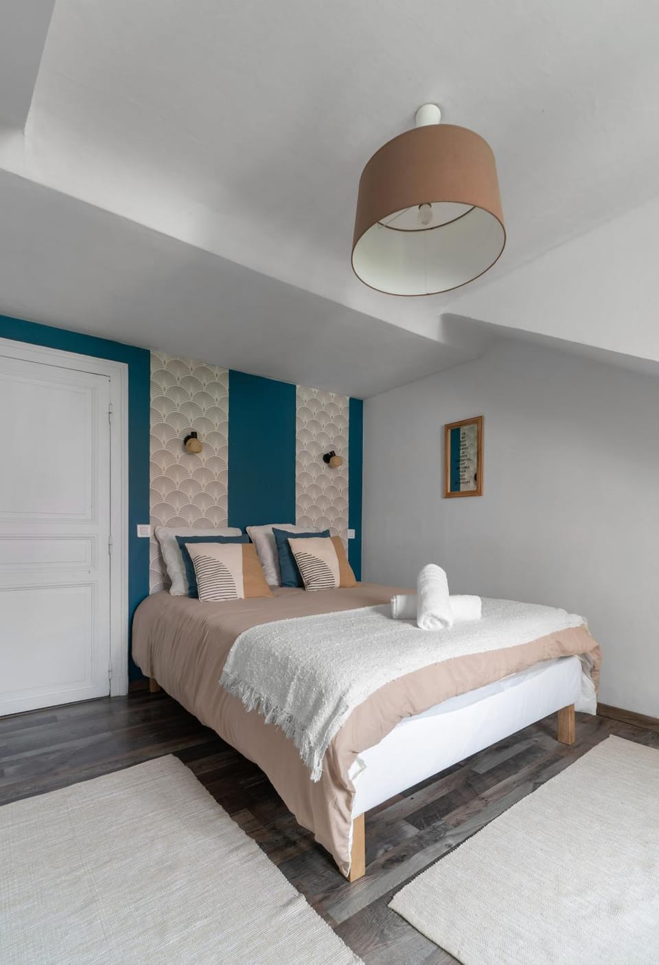 Bed, Photo of the whole room, Bedroom, towels