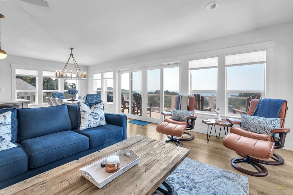 Day, View (from property/room), Balcony/Terrace, Living room, Seating area, Dining area, Sea view