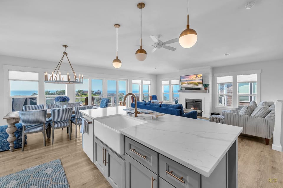 Day, TV and multimedia, View (from property/room), Kitchen or kitchenette, Living room, Seating area, Dining area, Sea view, dishwasher, kitchen