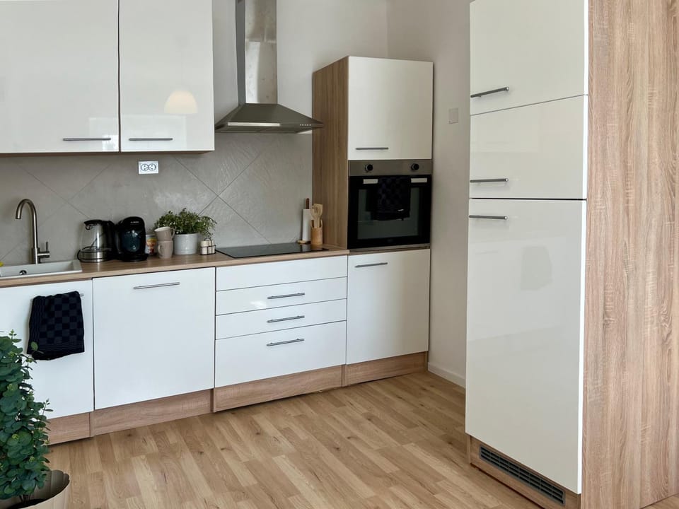 Kitchen or kitchenette, kitchen, kitchen