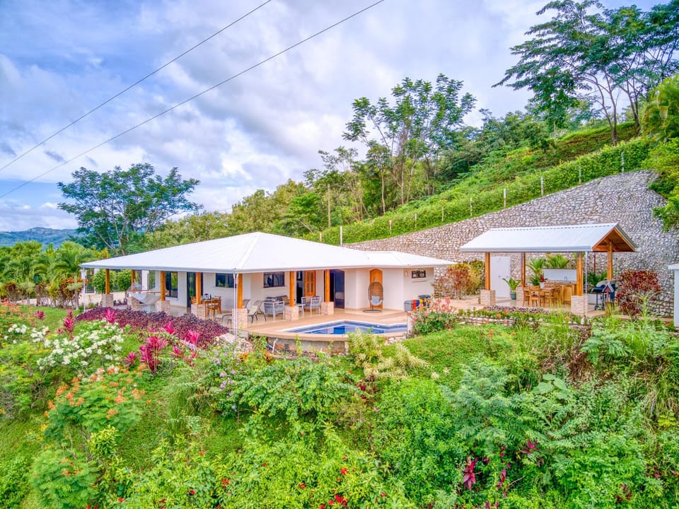 Property building, Day, Natural landscape, Garden, Garden view