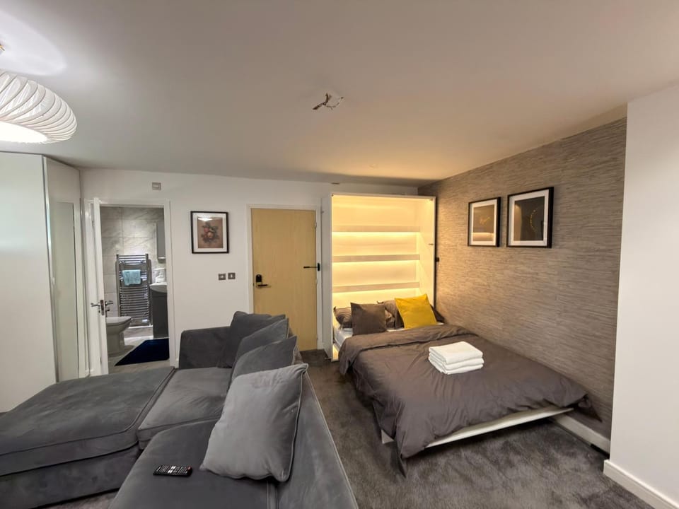 Bed, Seating area, Bedroom