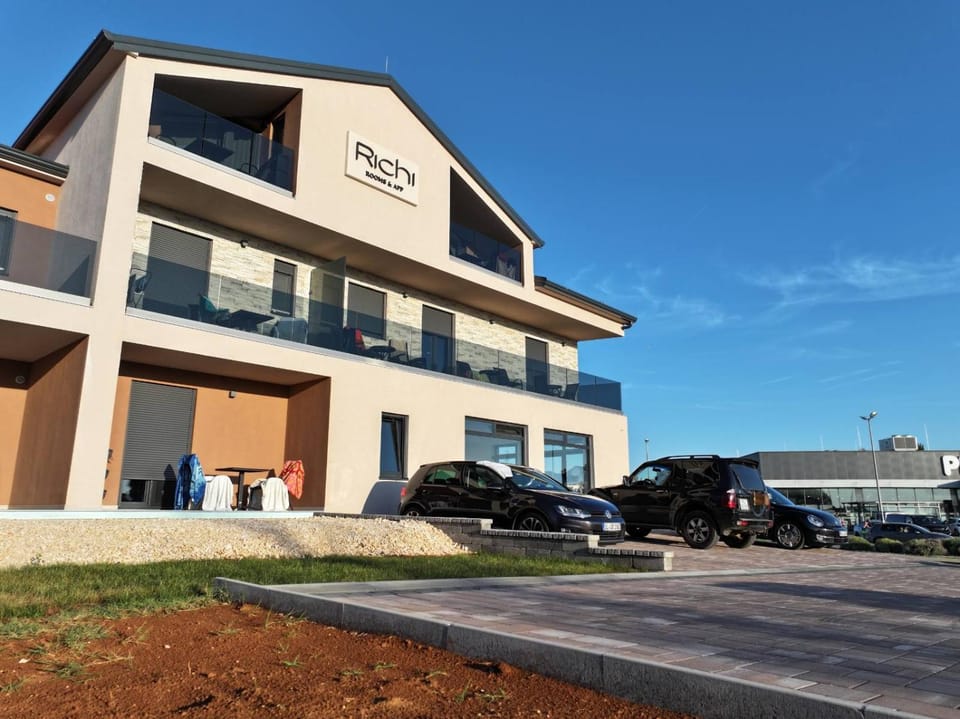 Property building, Day, Parking