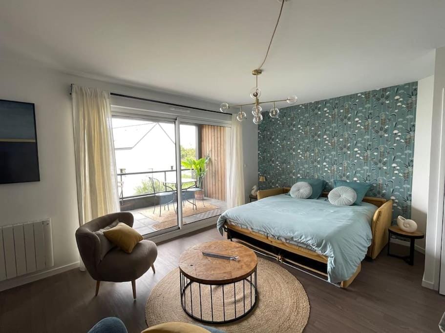 Communal lounge/ TV room, Bed, TV and multimedia, Living room, Bedroom