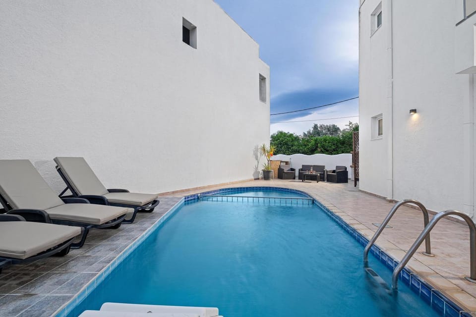 Patio, Day, Pool view, Swimming pool, sunbed