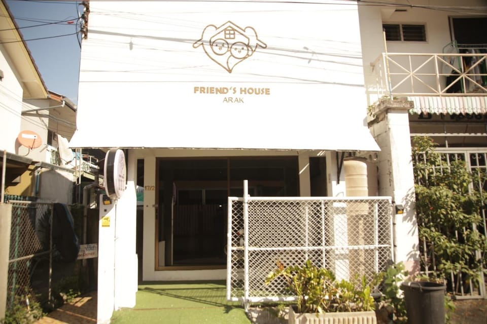 Facade/entrance, Balcony/Terrace