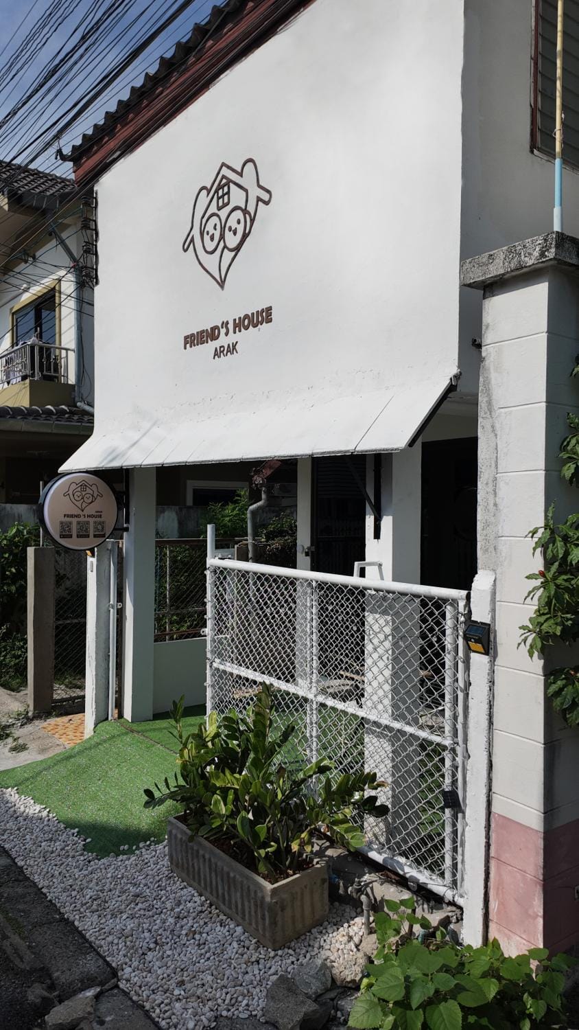 Facade/entrance