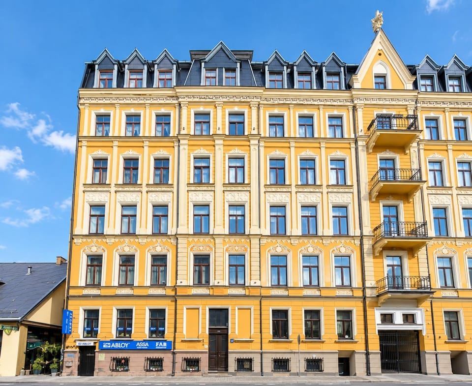 Property building, Day, City view, Location