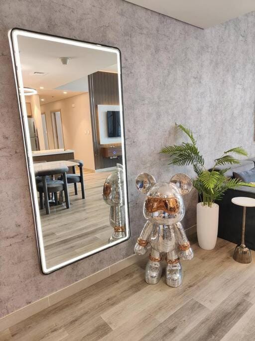 Burj View - 10 minutes walk Dream Lux Designer 3BD House in Dubai