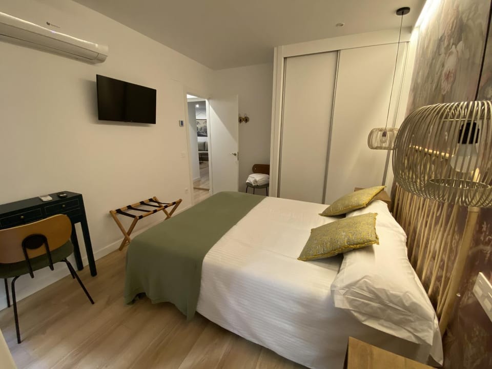 Bed, Bedroom
