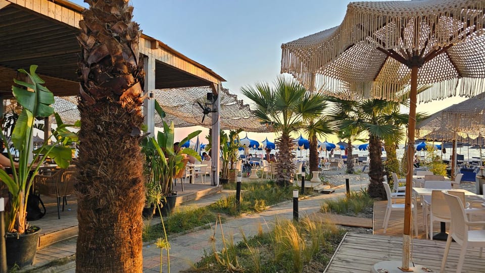 Restaurant/places to eat, Banquet/Function facilities