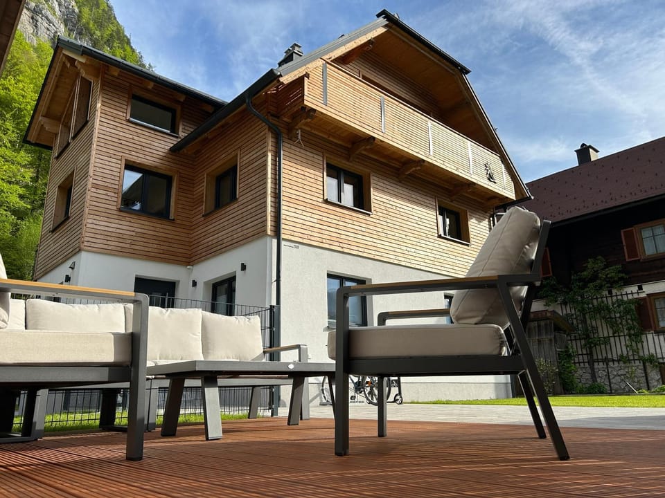 Property building, Garden, Balcony/Terrace