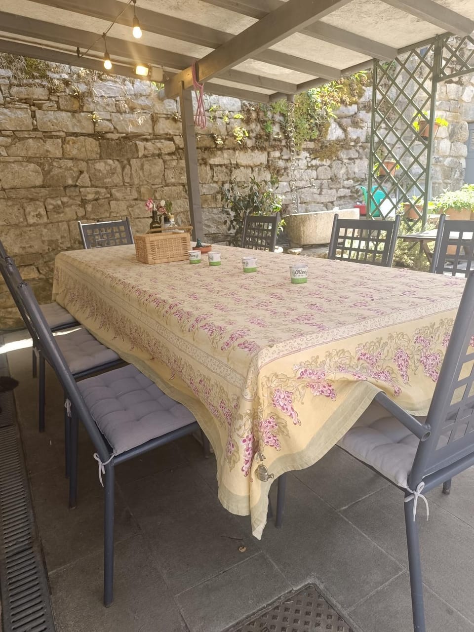 Seating area, Dining area