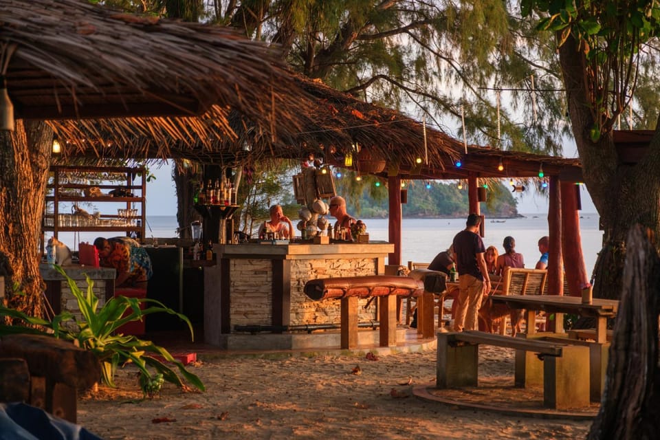 Restaurant/places to eat, Lounge or bar, Food and drinks, Dining area, Beach, Sea view, Drinks