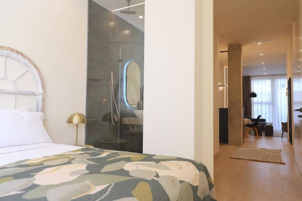 Bed, TV and multimedia, Photo of the whole room, Bedroom, wardrobe