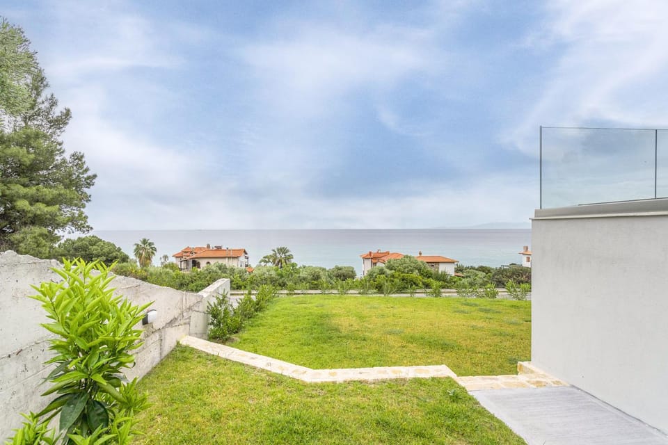 Garden, Sea view