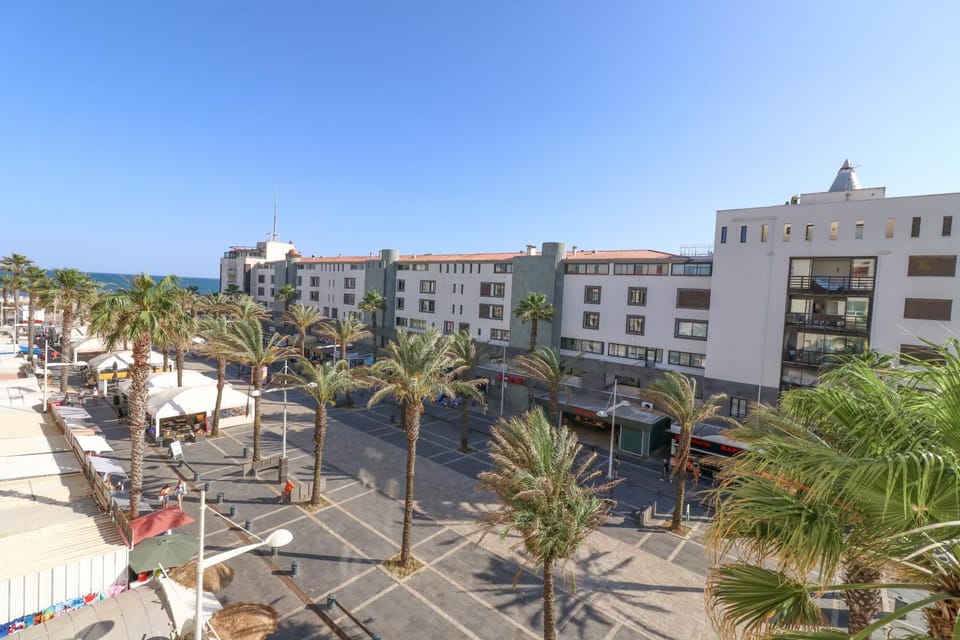 Neighbourhood, Location